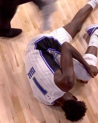 nba投注- 三球脚踝扭伤黄蜂遇危机  
